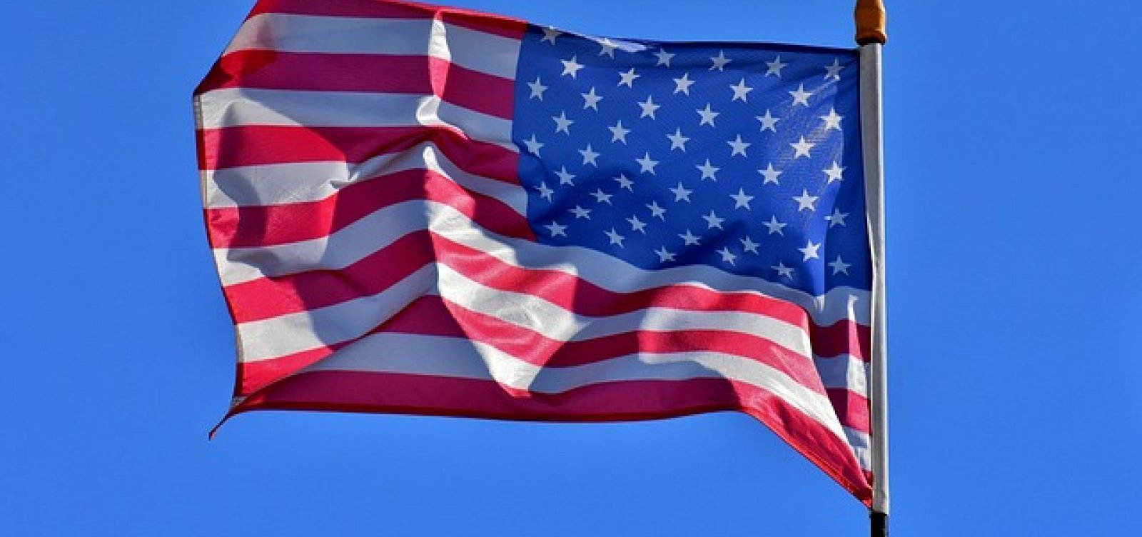 Estados Unidos ampliam ofensiva contra o Irã e anunciam ataque a 140 alvos